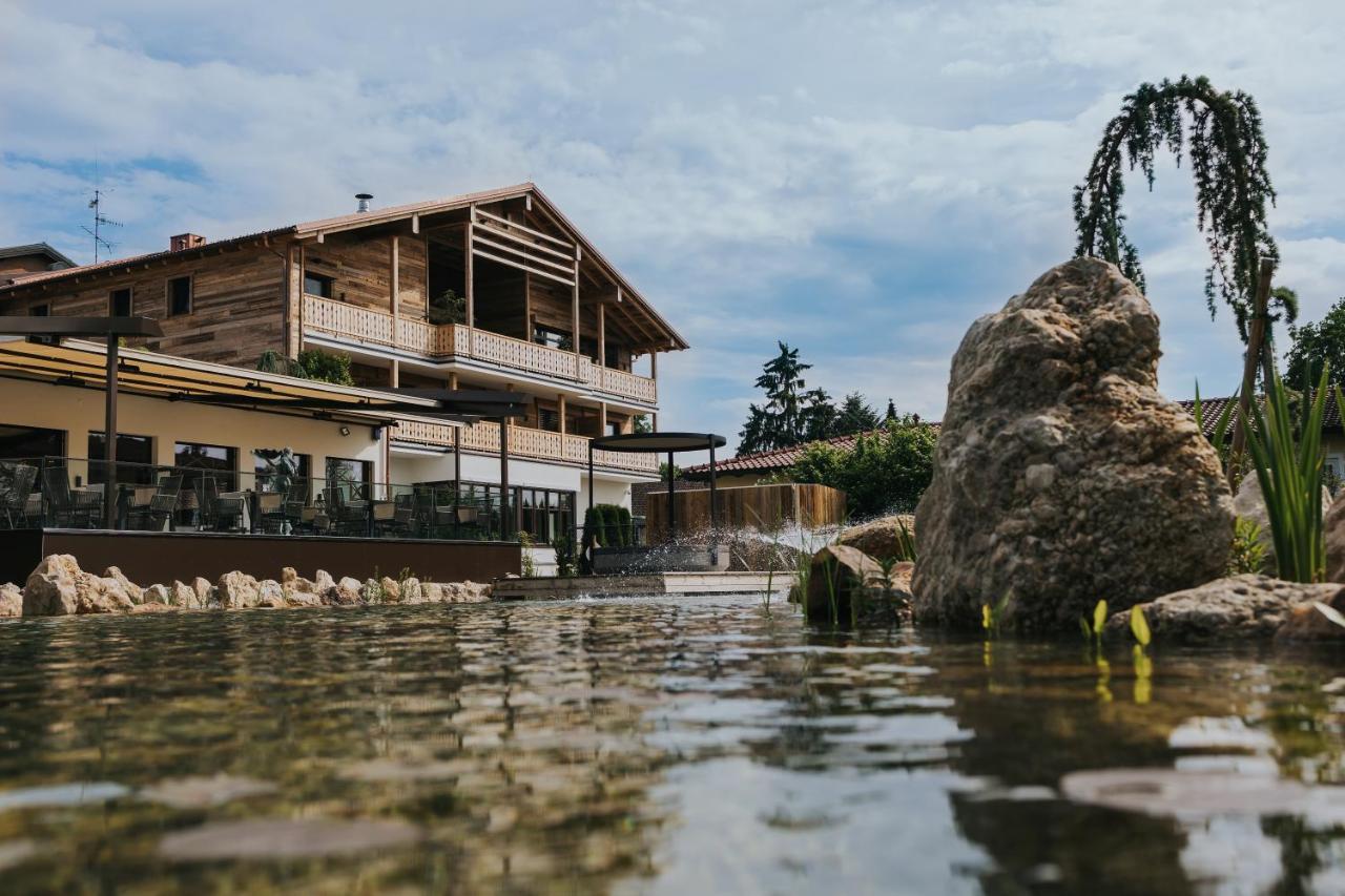 Ortner'S Resort Bad Fussing Exterior photo The restaurant